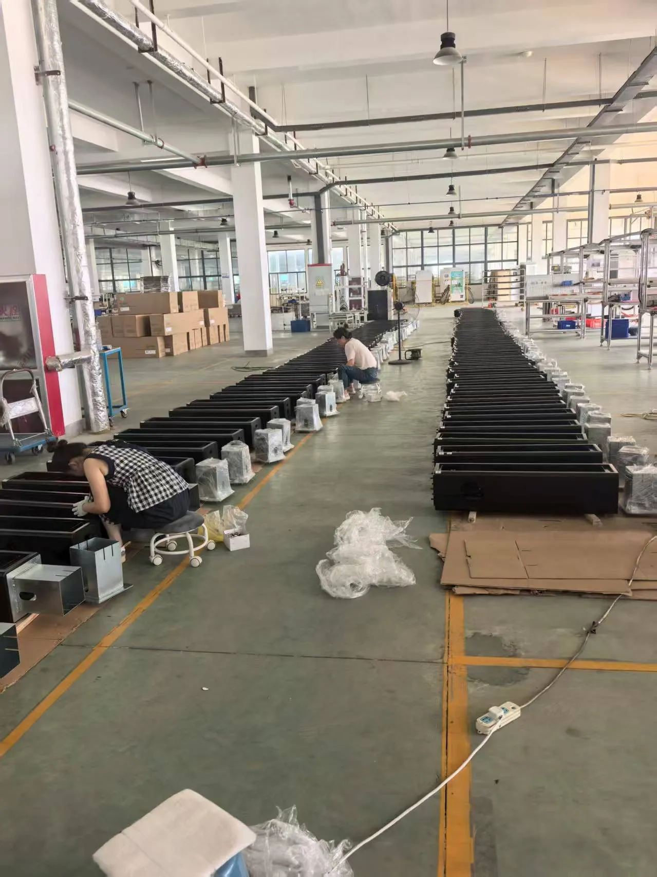 Assembly floor with charger housings in rows